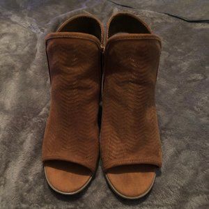 Time and Tru memory foam open (peep) toe booties